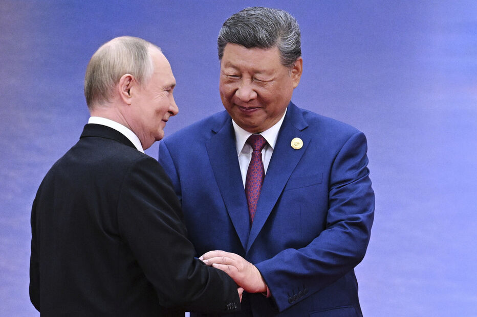 Xi Jinping e Vladimir Putin encontram-se na China para cimeira