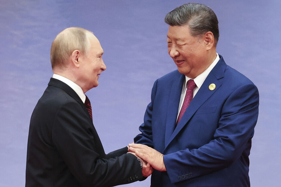Xi Jinping encontra-se com Putin numa cimeira na China