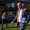 <![CDATA[ José Sócrates paga 1600 euros por duas noites em hotel de Paris ]]>