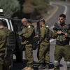 <![CDATA[ Israel transfere palestinianos presos antes da troca prevista no acordo ]]>