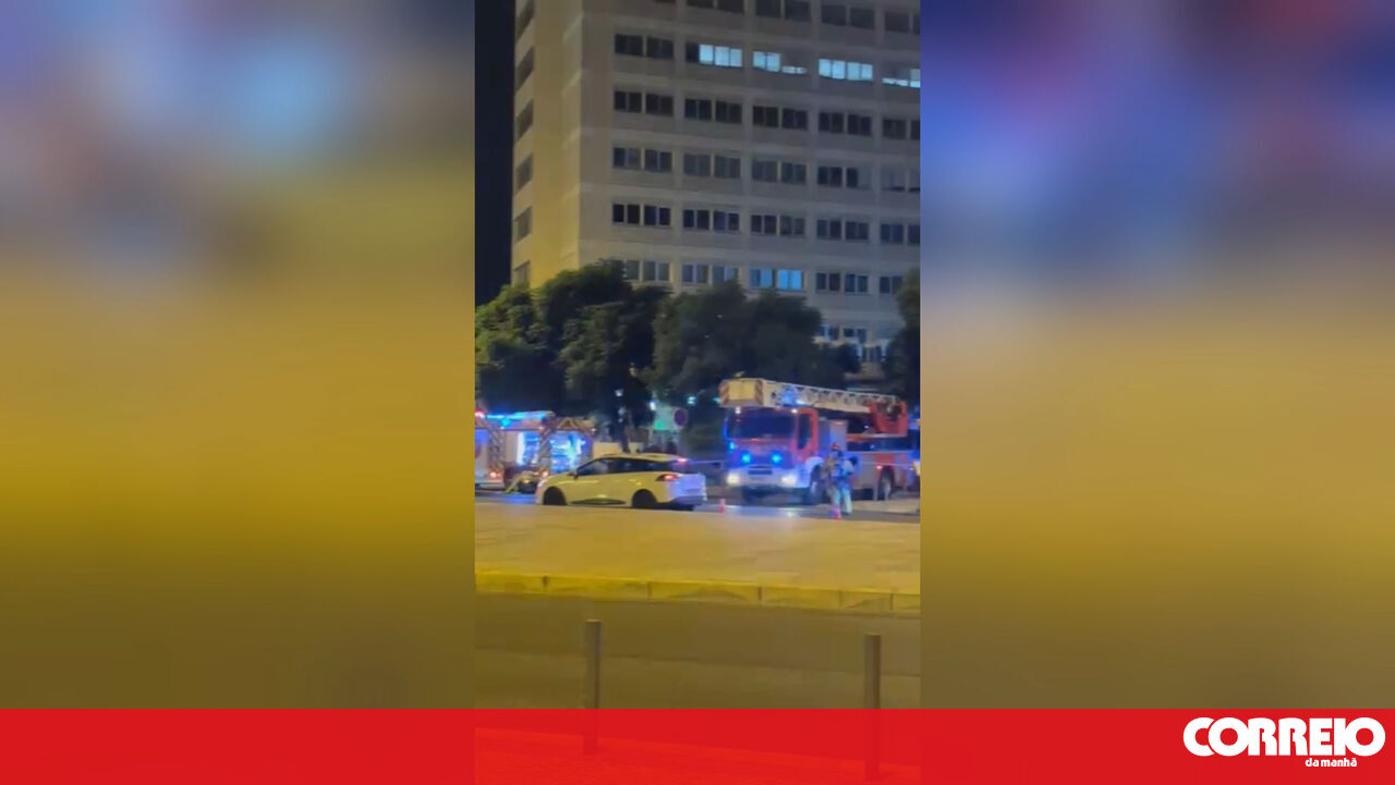 Fire Breaks Out in Restaurant Duct, Forces Evacuation of Alvalade Shopping Center in Lisbon