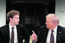 Zuckerberg, CEO da Meta, ao lado de Trump, no jantar