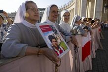 Missa de canonização de Carlo Acutis e Pier Giorgio Frassati na Praça de São Pedro, no Vaticano