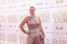 Micaela surge em evento após perda de peso devido a bactéria