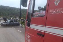 Colisão entre dois carros faz dois feridos em Coimbra 