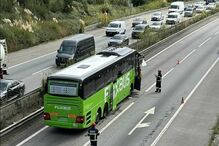 Acidente na A20 em Vila Nova de Gaia: autocarro da Flixbus e mais quatro veículos envolvidos. Três feridos ligeiros