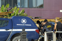 Polícias do Grupo de Mergulho Forense e Operações da Polícia Marítima em ação