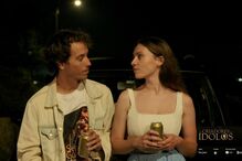 CRIADORES DE ÍDOLOS: dois jovens partilham um momento de cumplicidade