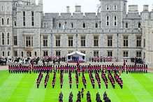 Trump recebido com pompa e circunstância pela família real em Windsor