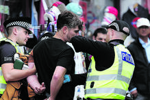 Polícia prende manifestante durante visita de Trump ao Reino Unido