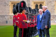 Trump encontra-se com o Rei Carlos III após elogiar o Príncipe William