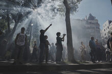 Protestos em França contra medidas de austeridade resultam em feridos e detenções