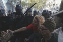 Protestos contra austeridade em França: feridos e detenções em Paris e Lyon