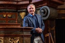 Dan Brown anuncia casamento com uma das suas quatro amantes