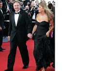 Dan Brown surge com uma das suas amantes num evento