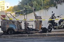 Tuk-tuk ficou totalmente destruído