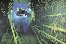 Mergulhadores procuram, a 120 metros de profundidade, objetos do Britannic