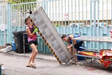 Moradores de Taiwan preparam-se para a passagem do supertufão Ragasa