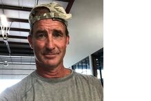 Homem surge em foto após caso de amantes em concerto dos Coldplay