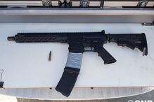 A GNR apreende armamento de guerra e detém sete suspeitos em Aljezur.
