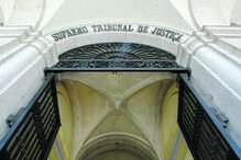 Transexual presa na cadeia de Monsanto quer ser libertada