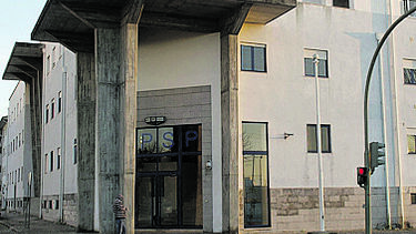 Jovem detido pela PSP por mostrar faca borboleta junto a escola