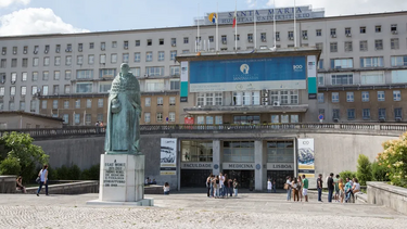 Menino de três anos estava com ama quando caiu de prédio em Sintra. Está em estado crítico