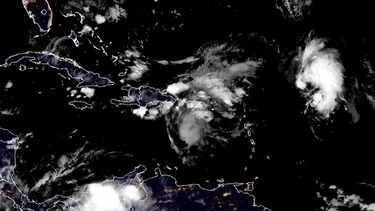 Imagens de satélite mostram tempestade Humberto a formar-se no Atlântico enquanto furacão Gabrielle se aproxima dos Açores  