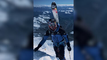 Esta foi a primeira descida de esqui a partir do cume do Monte Evereste sem oxigénio suplementar