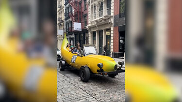 Carro-banana gigante bate recorde mundial  