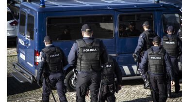 Agressor com faca travado pela PSP à porta de escola de Aveiro
