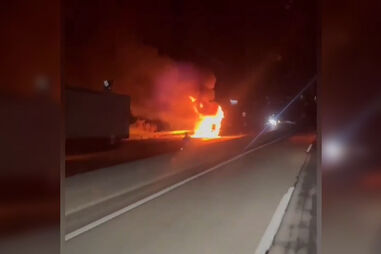 Um ferido ligeiro em colisão entre dois pesados em Albufeira. Via do Infante cortada junto a Paderne