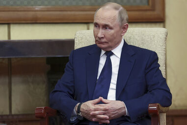 Putin não exclui encontro com Zelensky em Moscovo e informa Trump
