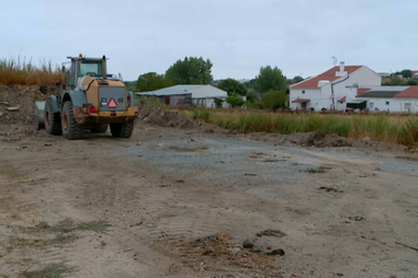 Moradores encontram restos de cemitério junto às casas