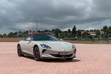 Conheça o descapotável elétrico MG Cyberster GT que em apenas 3,2 segundos vai dos zero aos 100 km/hora