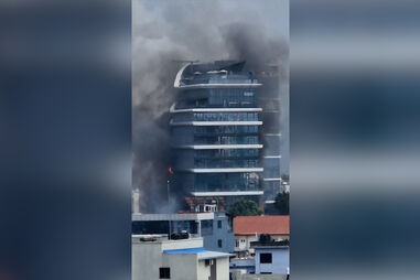 Pelo menos dois portugueses retidos em hotel no Nepal após manifestações contra o governo 
