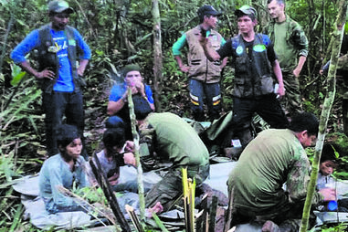 Três crianças e um bebé sobrevivem 40 dias em floresta na Colômbia