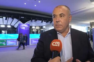 Carlos Rodrigues apresenta no Parlamento Europeu produção da CMTV que relata “a verdadeira história de Rabo de Peixe”