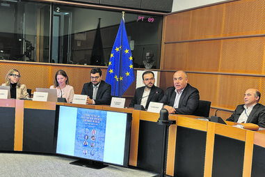 Produção de ‘Rabo de Peixe’ chega ao Parlamento Europeu 