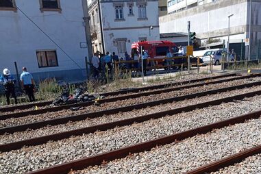 Colisão de comboio e moto em Ovar faz vítima mortal. Linha do Norte cortada