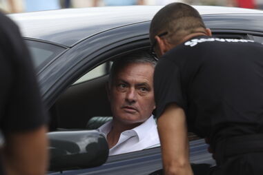 José Mourinho foi para o primeiro dia de trabalho no centro de estágio no Seixal no Ferrari que apenas tem 60 unidades