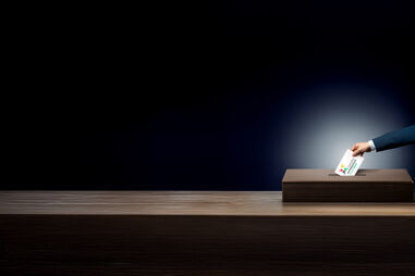 Urna de voto para as eleições autárquicas de 2025