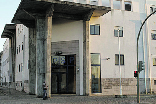 Agentes localizaram e detiveram o condenado na Marinha Grande