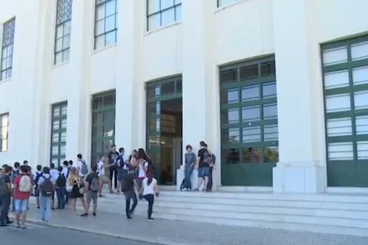 Estudantes deslocados enfrentam rendas até 900 euros por quartos