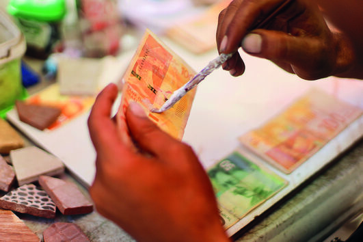 Lutar contra o mercado negro no caos de Gaza