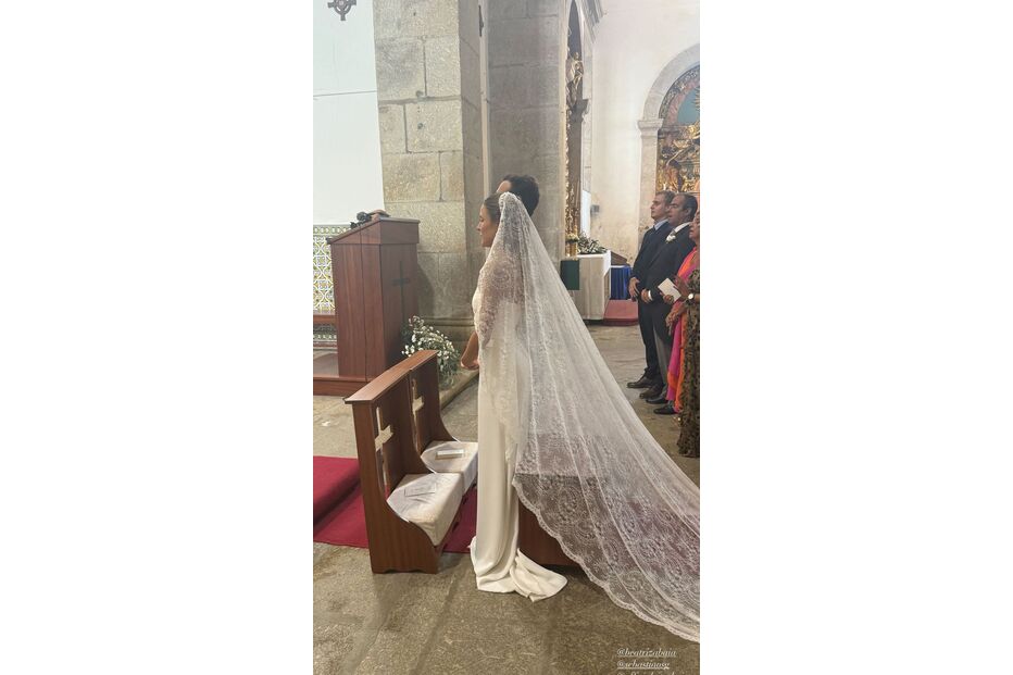 Vítor Baía acompanha a filha, Beatriz, ao altar no dia do seu casamento