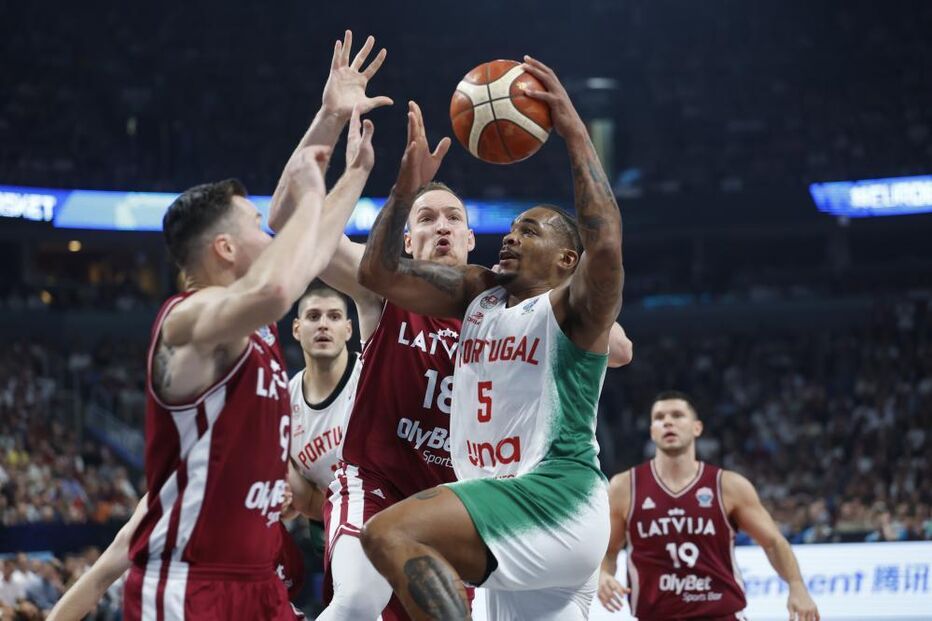 Portugal perde com Letónia no Eurobasket e decide apuramento com Estónia