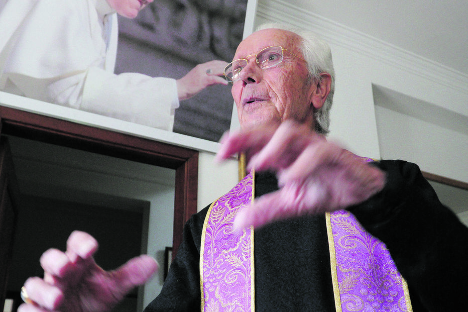 'Provem, chamem-me a tribunal': Padre Gama nega acusações de abusos sexuais em exorcismos