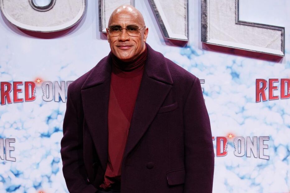 Dwayne Johnson surge magro em Veneza para interpretar lutador de MMA