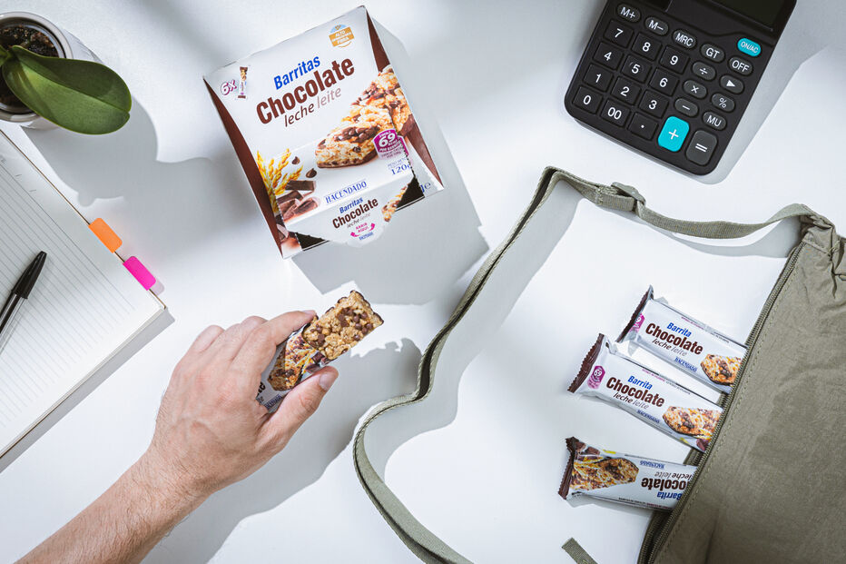Barras de cereais de chocolate de leite para um lanche rápido e saboroso